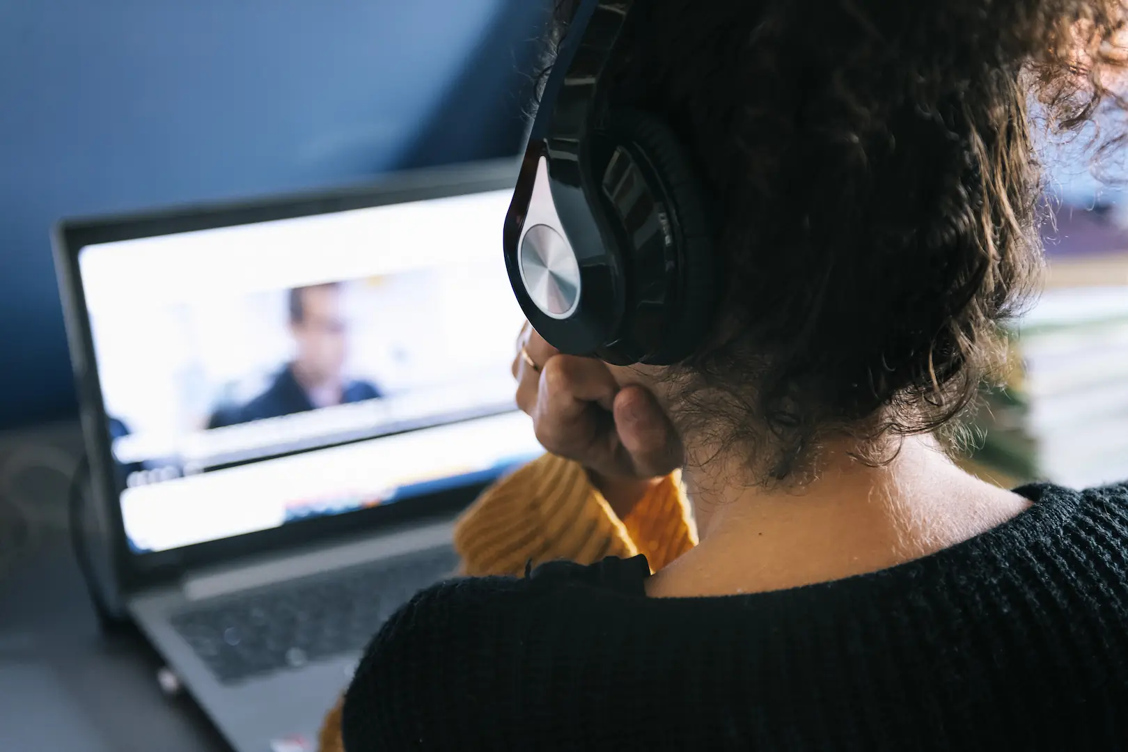 If you want to learn english or want to learn any language, here is how to learn english with movies and learn english through movies effortlessly